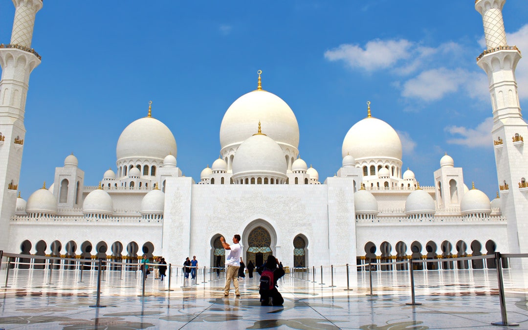 THE SHEIKH ZAYED MOSQUE IN ABU DHABI